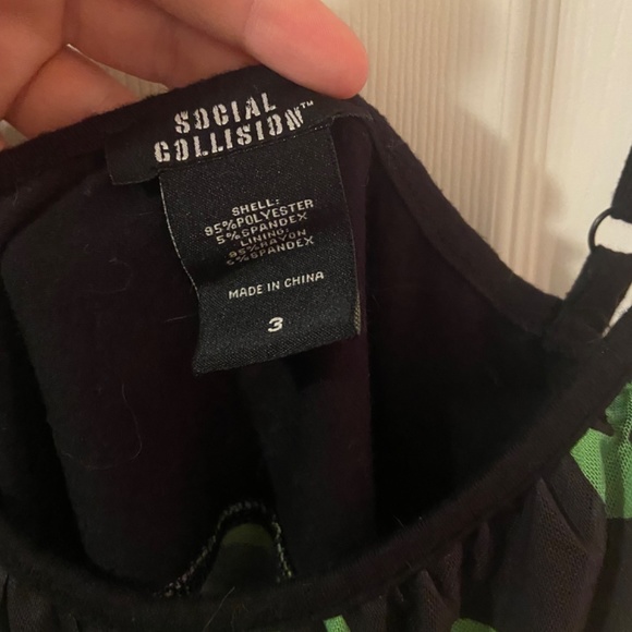 HotTopic Social Collision Alien Tank Top - Picture 2 of 2